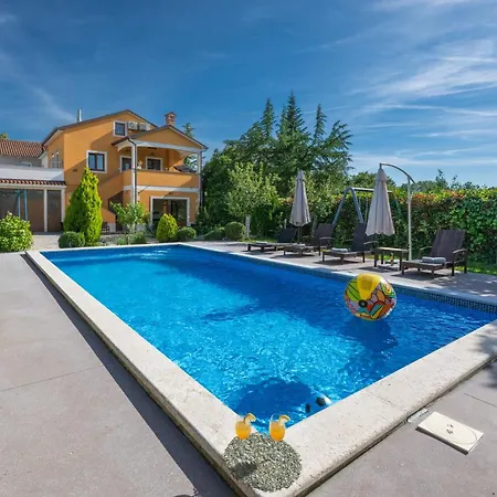 Gracia With Private Pool, Billiards And Play Area Gračišće