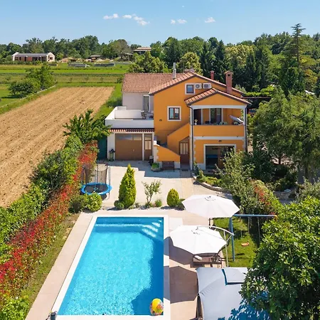 Gracia With Private Pool, Billiards And Play Area *