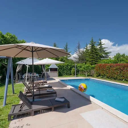 Gracia With Private Pool, Billiards And Play Area *