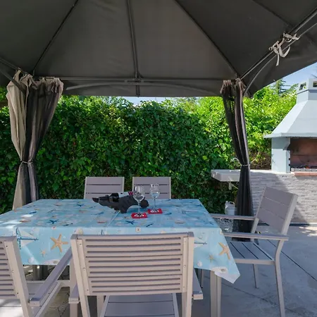 Gracia With Private Pool, Billiards And Play Area