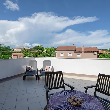 Gracia With Private Pool, Billiards And Play Area