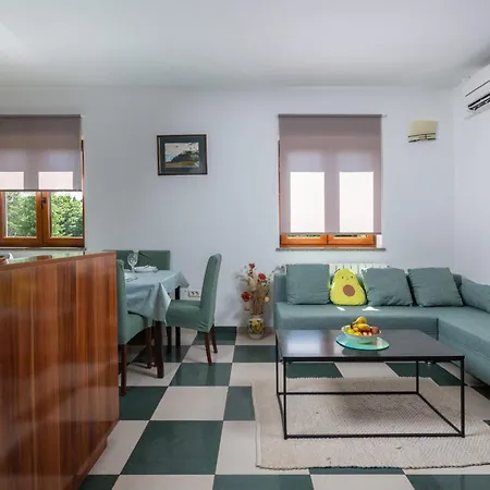 Gracia With Private Pool, Billiards And Play Area *