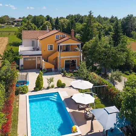 Gracia With Private Pool, Billiards And Play Area