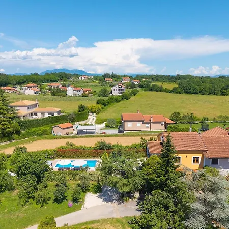 Gracia With Private Pool, Billiards And Play Area